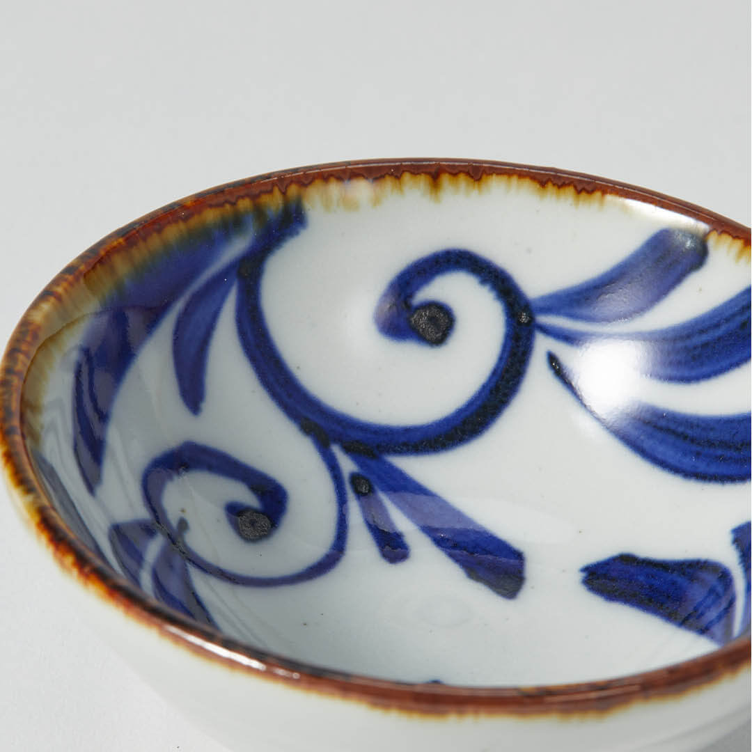 “Shohogama” Somekarakusa Sakazuki Cup, upward angled close view