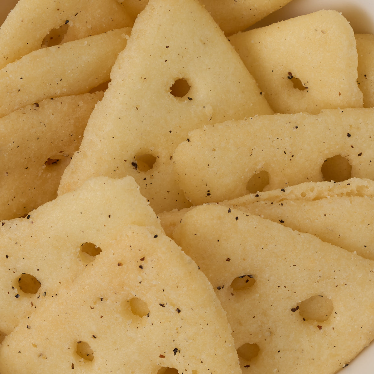 Glico “Low-carb Cheeza” Cheese Chips (Double Cheese Black Pepper Flavor)