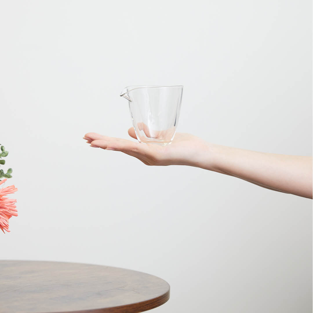 “Aderia” Tebineri Katakuchi, on a hand