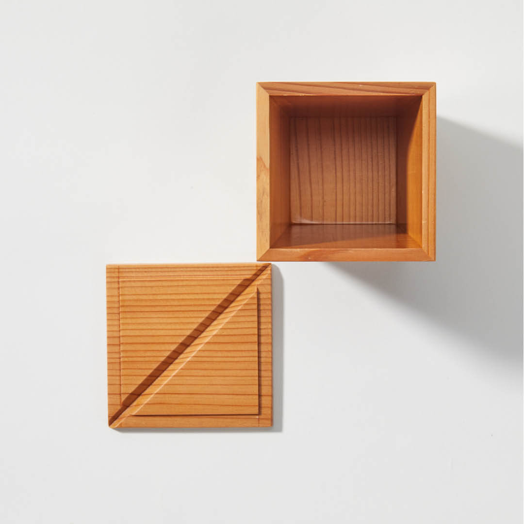 “Omoeraku” Nikko Cedar Tokkuri, top view