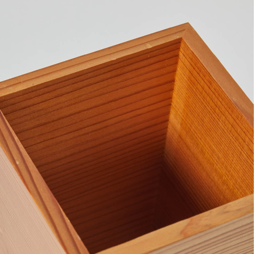 “Omoeraku” Nikko Cedar Tokkuri, upward angled close view